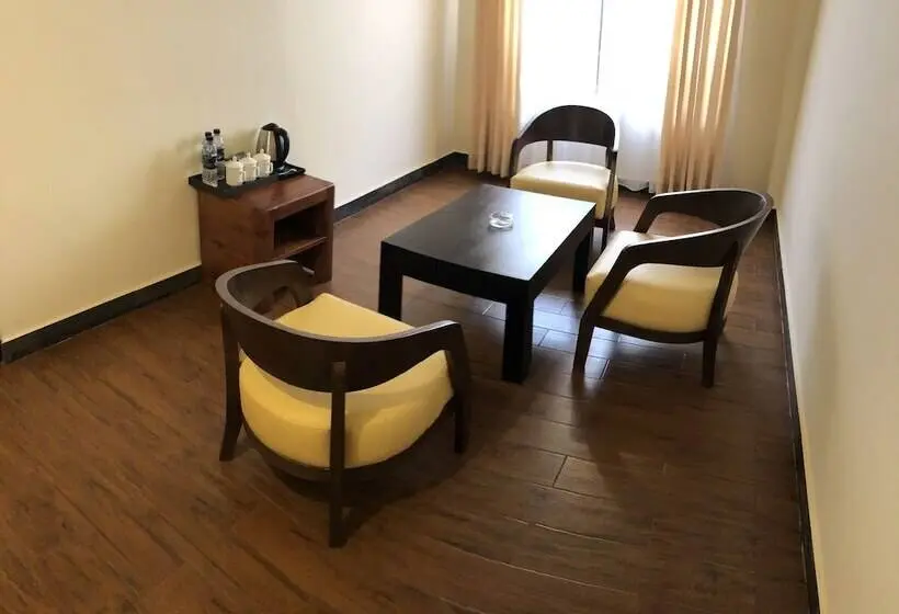 اتاق استاندارد سه نفره, Legphel