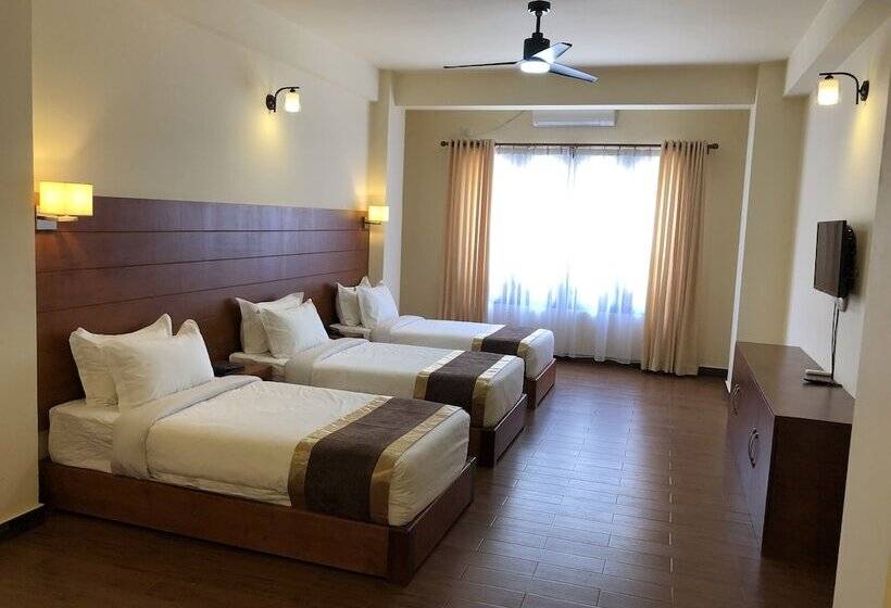 اتاق استاندارد سه نفره, Legphel