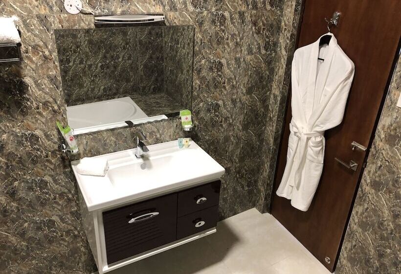 اتاق اجرایی, Legphel