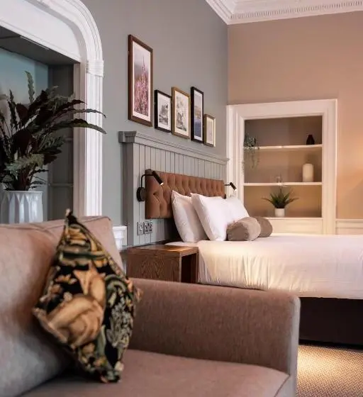 اتاق خانوادگی, The Hawes Inn By Innkeeper S Collection