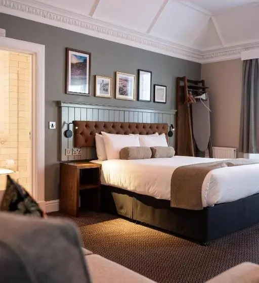 اتاق خانوادگی, The Hawes Inn By Innkeeper S Collection