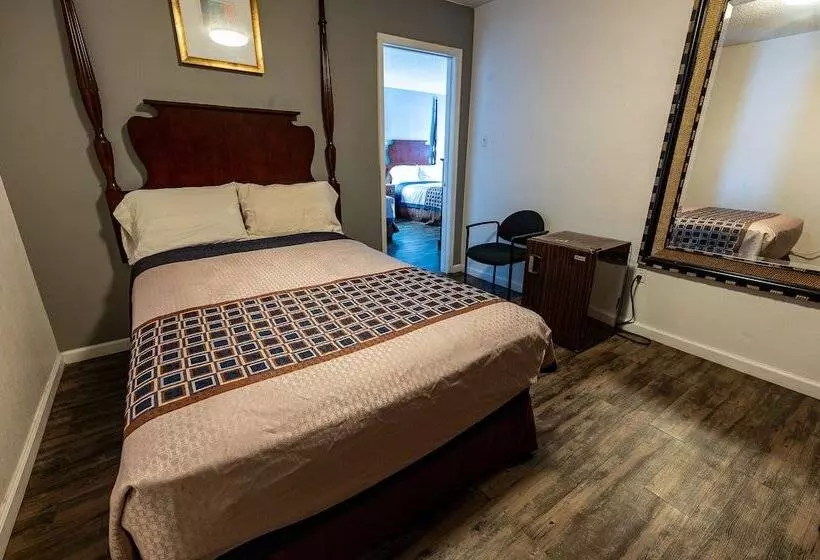スタンダードトリプルルーム, American Inn & Suites Russellville