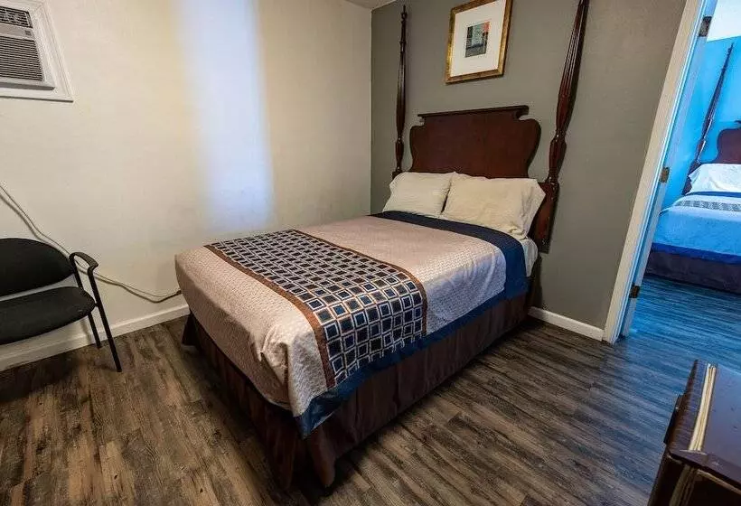 スタンダードトリプルルーム, American Inn & Suites Russellville
