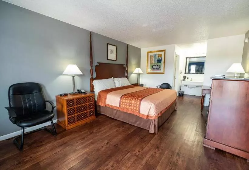 キングサイズベッドのスタンダードルーム, American Inn & Suites Russellville