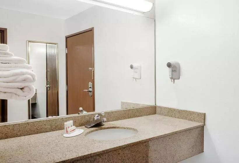 スイート, Days Inn By Wyndham Dyersburg