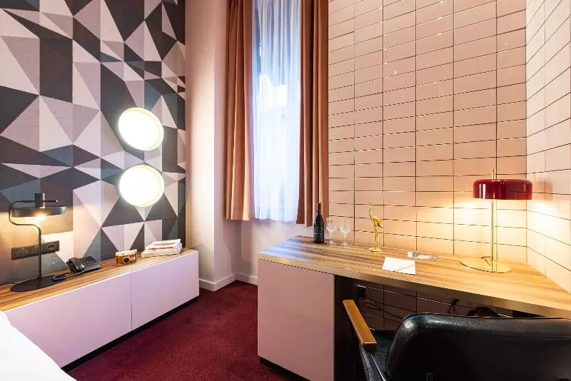 スイート, Sycamore Suites