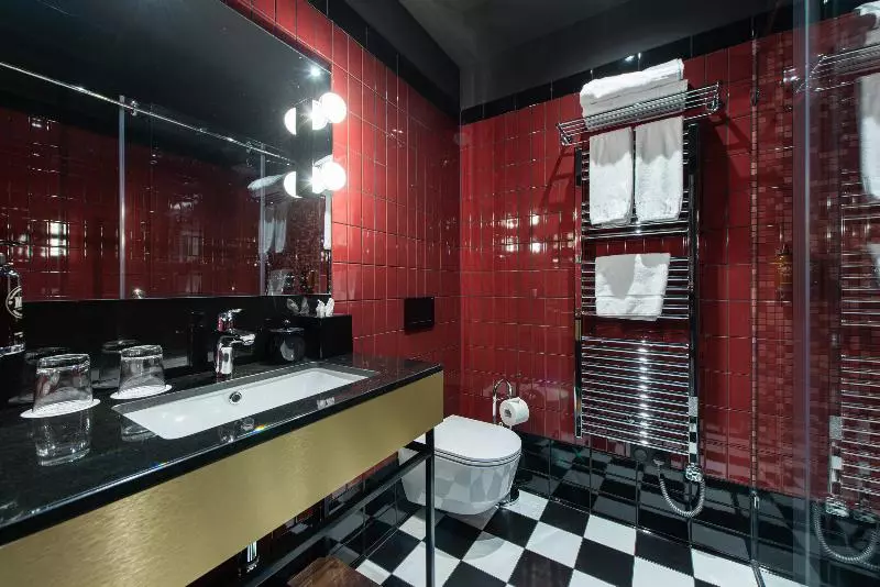 スイート, Sycamore Suites