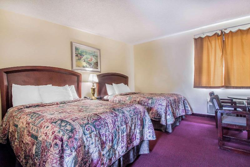غرفة قياسية رباعية, Rodeway Inn & Suites New Paltz  Hudson Valley