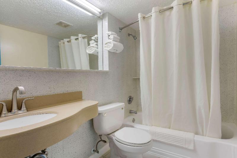 Четырехместный Номер Стандарт, Rodeway Inn & Suites New Paltz  Hudson Valley