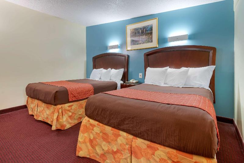 غرفة قياسية رباعية, Rodeway Inn & Suites New Paltz  Hudson Valley