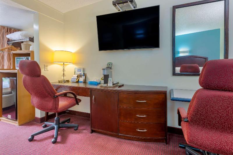 غرفة قياسية رباعية, Rodeway Inn & Suites New Paltz  Hudson Valley