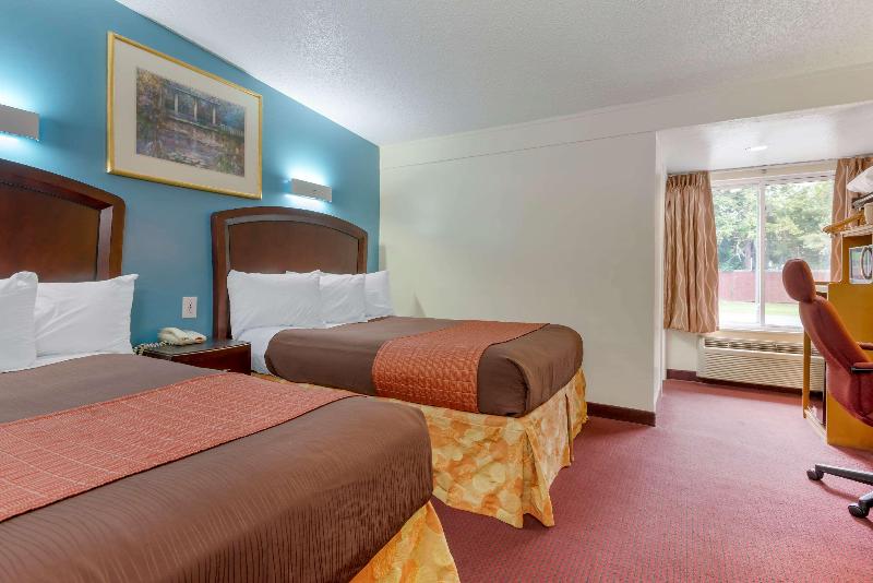 غرفة قياسية رباعية, Rodeway Inn & Suites New Paltz  Hudson Valley