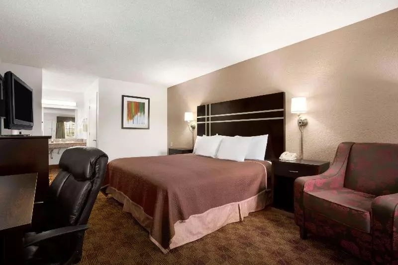 اتاق استاندارد با تخت بزرگ, Travelodge By Wyndham Killeen/fort Hood