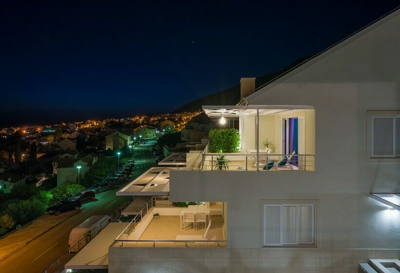 آپارتمان ممتاز دوخوابه رو به دریا, Apartments Villa Azzurra Bol