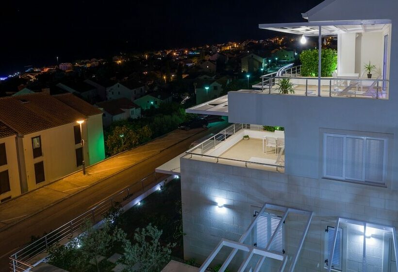 آپارتمان ممتاز دوخوابه رو به دریا, Apartments Villa Azzurra Bol