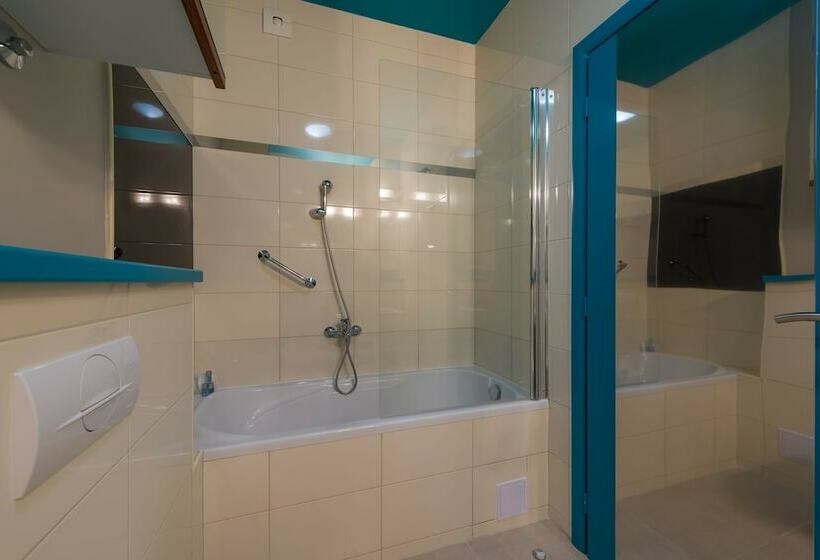 آپارتمان ممتاز دوخوابه رو به دریا, Apartments Villa Azzurra Bol