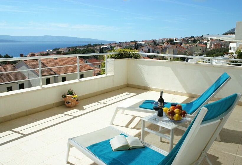 آپارتمان ممتاز دوخوابه رو به دریا, Apartments Villa Azzurra Bol