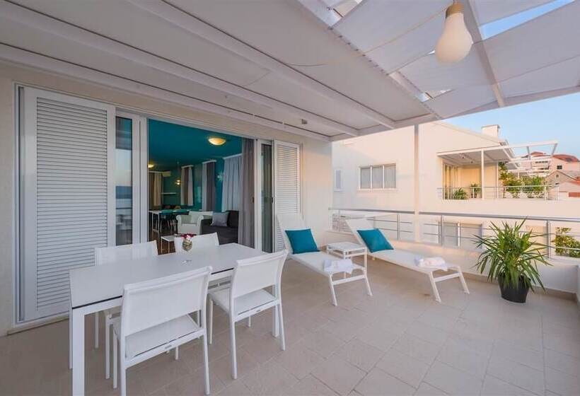 2 Bedroom Deluxe Apartment Sea View, Apartments Villa Azzurra Bol