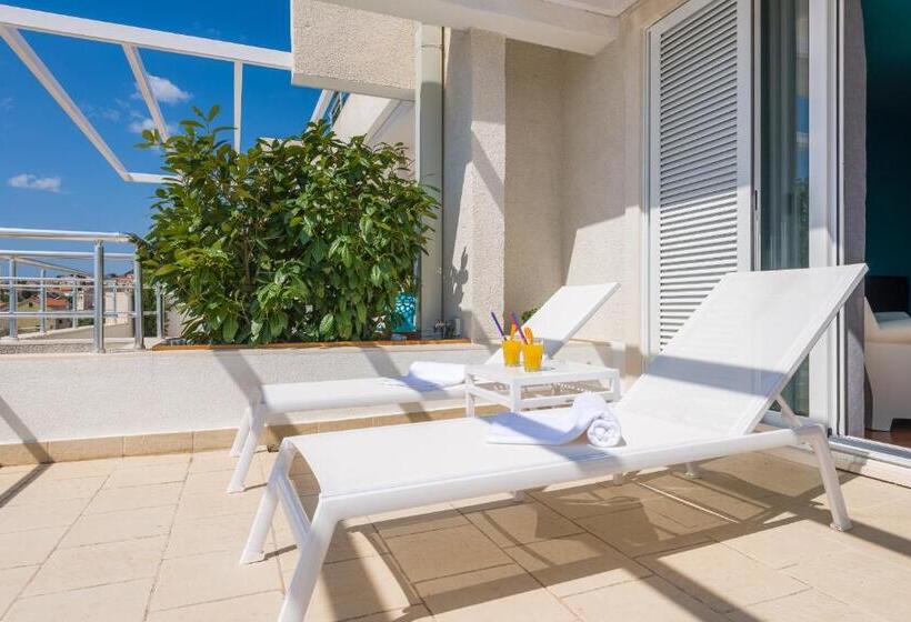 2 Bedroom Deluxe Apartment Sea View, Apartments Villa Azzurra Bol