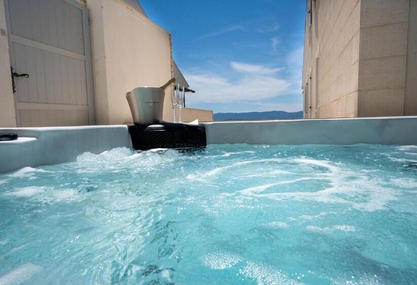 2 Bedroom Deluxe Apartment Sea View, Apartments Villa Azzurra Bol