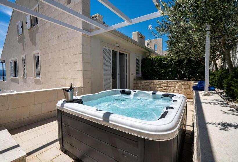 2 Bedroom Deluxe Apartment Sea View, Apartments Villa Azzurra Bol