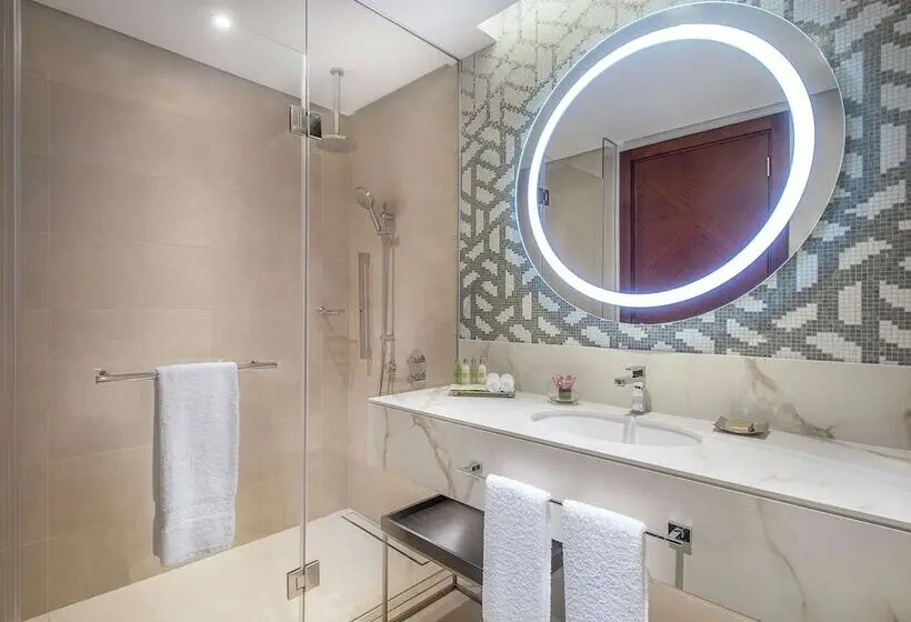 استودیوی لوکس, Hilton Doha The Pearl