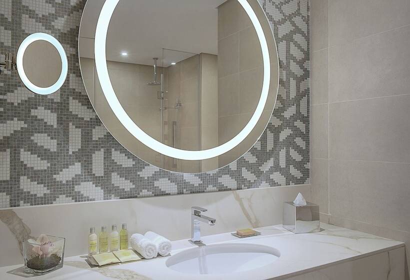 استودیوی لوکس, Hilton Doha The Pearl