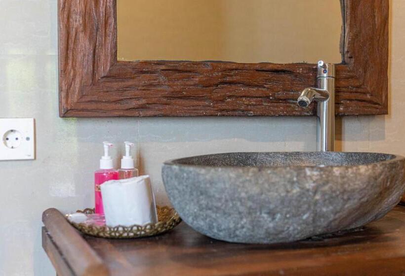 غرفة ديلوكس مطلة على حمام السباحة, D Jineng Rice Terrace Canggu