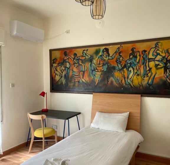 اتاق استاندارد چهار تخته, Battuta Hostel