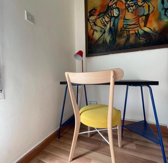 اتاق استاندارد چهار تخته, Battuta Hostel