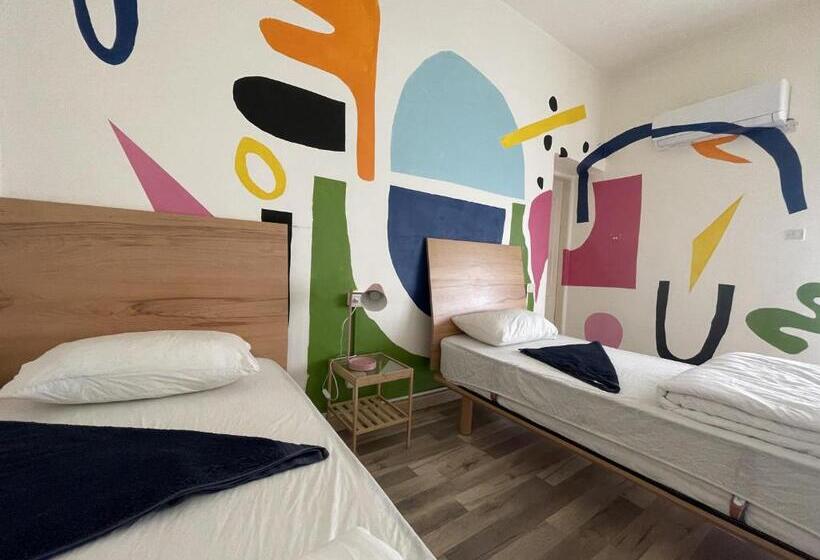 اتاق لوکس, Battuta Hostel
