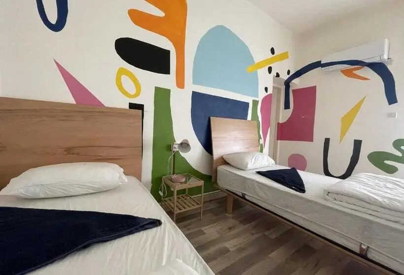 اتاق لوکس, Battuta Hostel