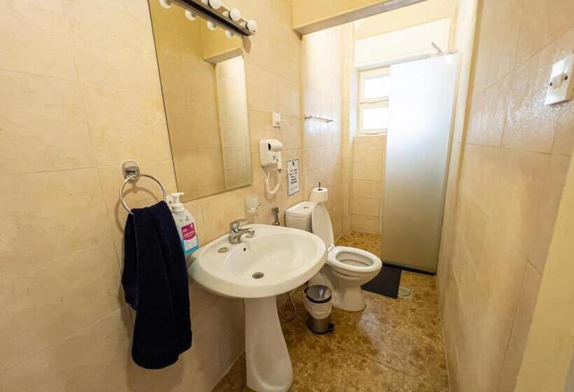 اتاق لوکس, Battuta Hostel