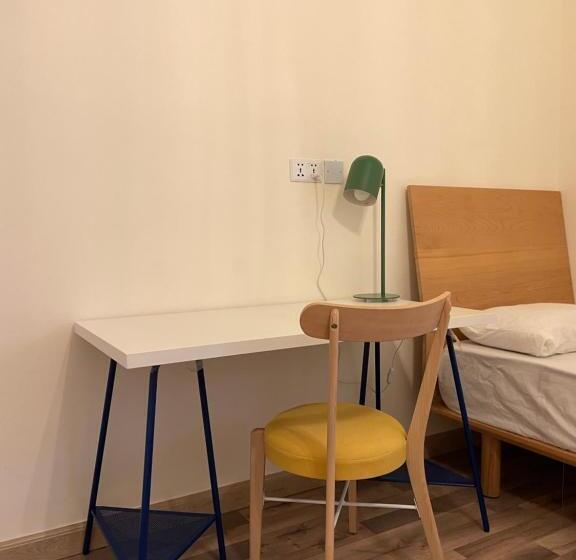 اتاق استاندارد سه نفره, Battuta Hostel