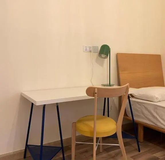 اتاق استاندارد سه نفره, Battuta Hostel
