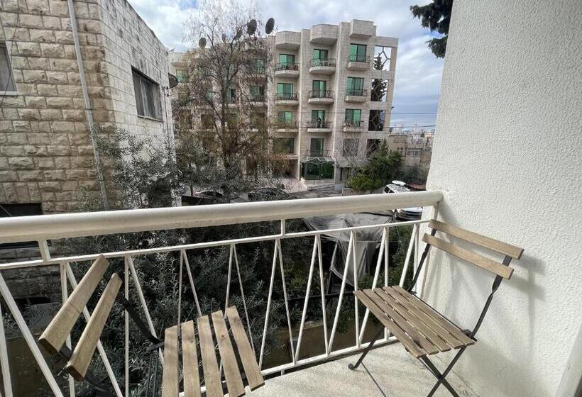 اتاق استاندارد با بالکن, Battuta Hostel