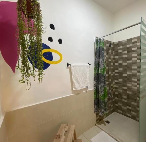 اتاق استاندارد با بالکن, Battuta Hostel