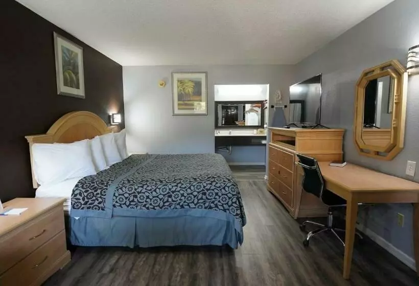 キングサイズベッドのスタンダードルーム, Columbus Inn And Suites