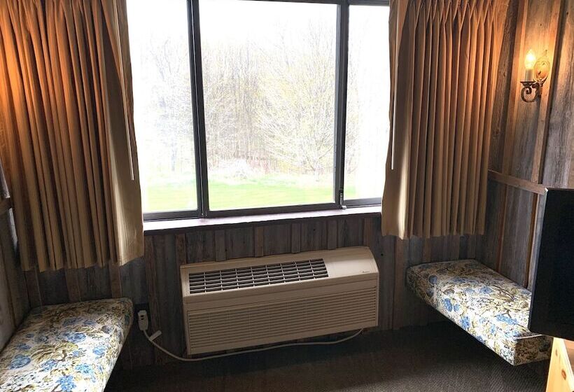 غرفه قياسيه سريرين مزدوجين, Don Q Inn