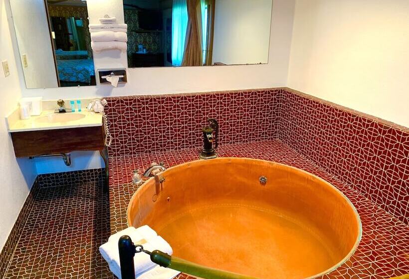 غرفة قياسية سرير كينج, Don Q Inn