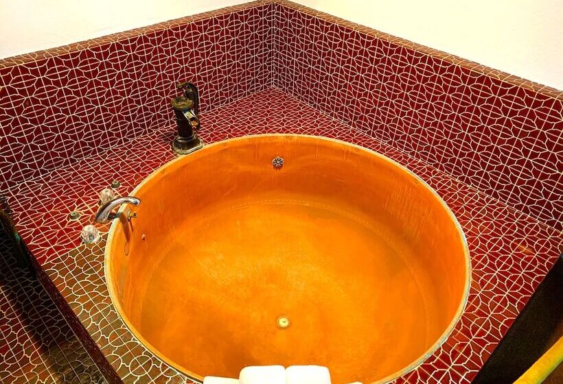 غرفة قياسية سرير كينج, Don Q Inn