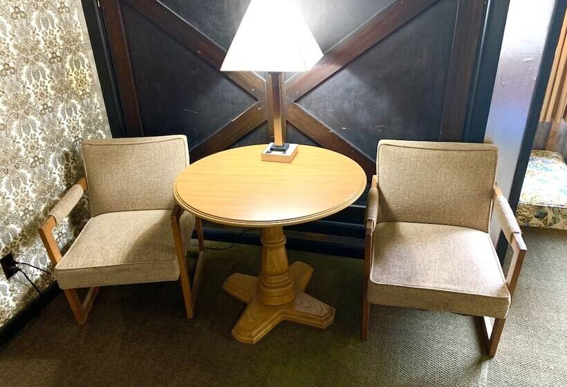 غرفه قياسيه سريرين مزدوجين, Don Q Inn