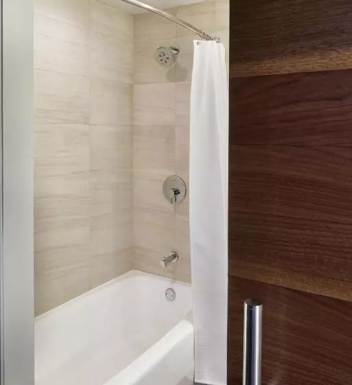 Standard-huone King-vuode, The Del Monte Lodge Renaissance Rochester Hotel & Spa