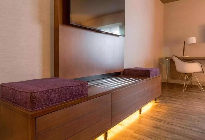 Standard-huone King-vuode, The Del Monte Lodge Renaissance Rochester Hotel & Spa