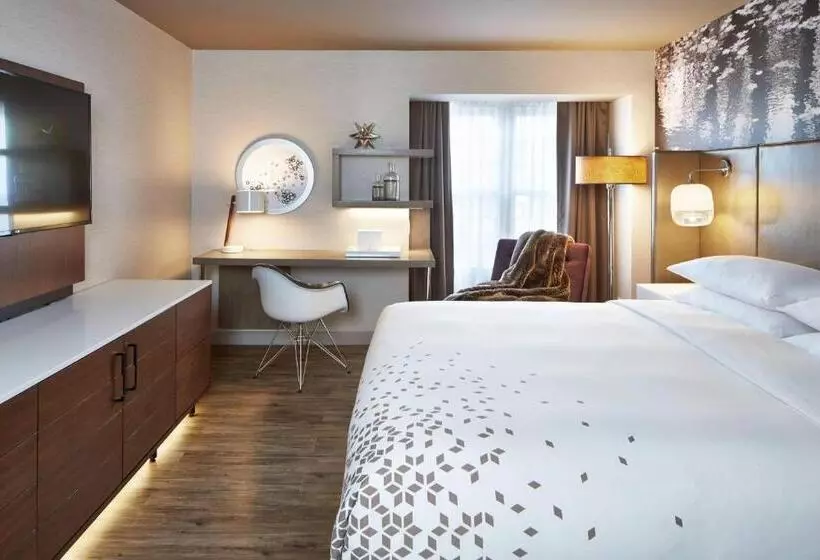 Standard-huone King-vuode, The Del Monte Lodge Renaissance Rochester Hotel & Spa