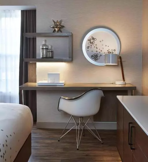 Standard-huone King-vuode, The Del Monte Lodge Renaissance Rochester Hotel & Spa