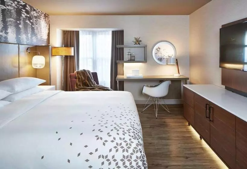 Standard-huone King-vuode, The Del Monte Lodge Renaissance Rochester Hotel & Spa