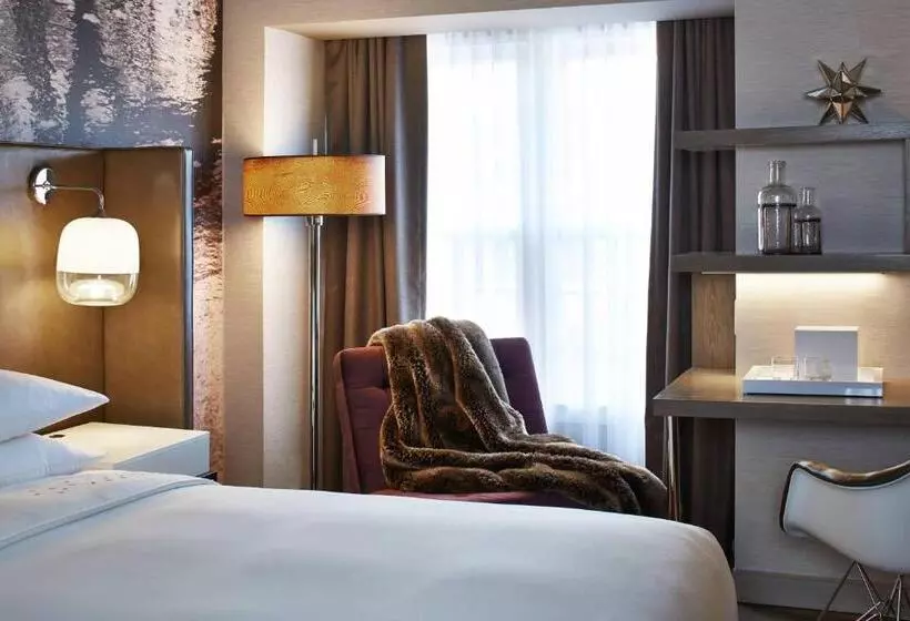Standard-huone King-vuode, The Del Monte Lodge Renaissance Rochester Hotel & Spa