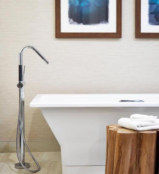 Люкс Кровать Кинг, The Del Monte Lodge Renaissance Rochester Hotel & Spa