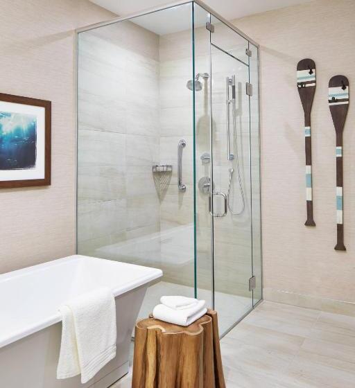 Люкс Кровать Кинг, The Del Monte Lodge Renaissance Rochester Hotel & Spa